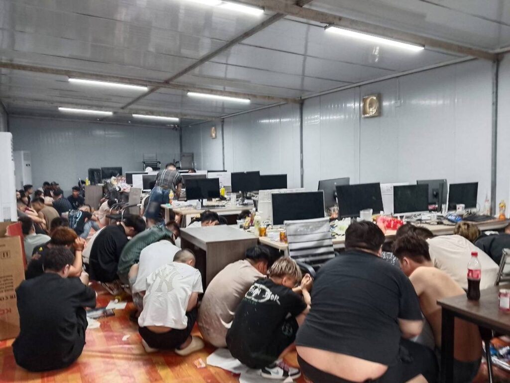 老挝万象公安总局警方在万象市塔銮努亚村抓获88名诈骗团伙成员-彩票网站-彩票交流-彩票论坛
